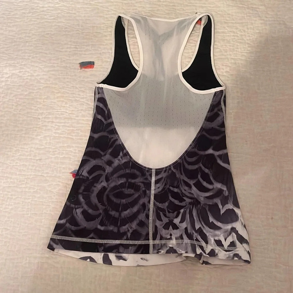 Lululemon Dance to Yoga Mesh Black and white Racerback Tank Top Size 2 - Picture 2 of 5